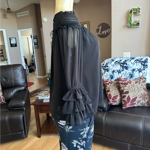 CeCe black 3/4 ruffle sleeves wear on shoulders blouse-size M - Picture 3 of 9